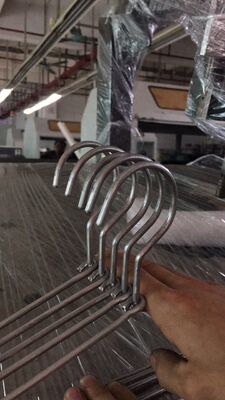 Автоматическая двойная перевернутая машина для формирования вешалок с 2,2 кВт двигателем для эффективного производства вешалок