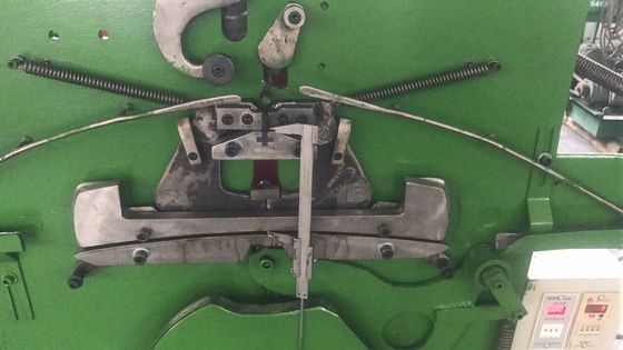 Автоматической гальванизированная прачечной вешалка стального провода делая машину